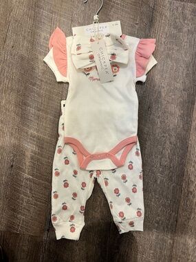 NWT Chickpea Organic Baby Floral Bodysuit & Pant Set - Cream & Dusty Pink